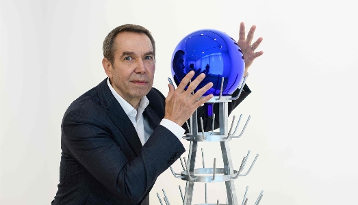 Jeff Koons sale in cattedra all’Accademia di Carrara. L’artista nominato professore onorario Jeff Koons sale in cattedra all’Accademia di Carrara. L’artista nominato professore onorario
