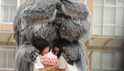 Tra arte e cinema, anche alla Fondazione Pascali. Oggi arriva Francesco Vezzoli, mentre si aspettano Takashi Murakami e il treno di luce di Doug Aitken