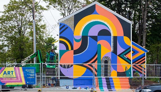 Colori e simmetrie al 273 Ave West di Allston Colori e simmetrie al 273 Ave West di Allston