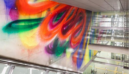 La febbre dell’arte in metropolitana. Un nuovo esempio da Colonia, con il grandissimo murale appena terminato di Katharina Grosse La febbre dell’arte in metropolitana. Un nuovo esempio da Colonia, con il grandissimo murale appena terminato di Katharina Grosse