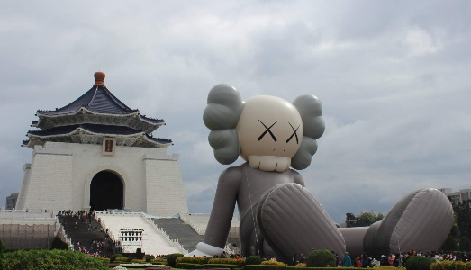 KAWS cambia galleria
