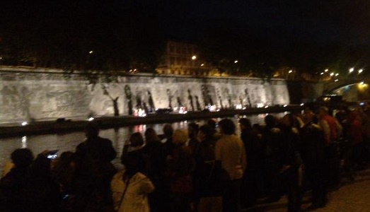 Un trionfo, con qualche lamento. A margine della splendida serata romana sui muraglioni del Tevere, consacrazione di William Kentridge