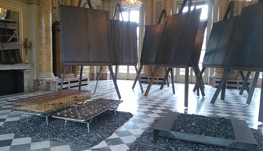 Grandi ritorni. Jannis Kounellis, dopo trent’anni, sbarca in Francia. Con una mostra monumentale, e da non perdere, alla Monnaie di Parigi