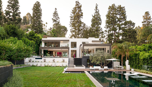 Vendesi villa, Warhol incluso