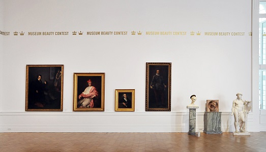 Concorso di bellezza alla Galleria Nazionale. Porta pubblico, avvicina i giovani, esprime la natura ormai liquida del museo? Staremo a vedere. Per ora siamo alle fasi eliminatorie dei bellissimi