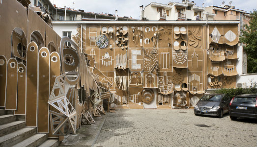A Lambrate c’è il mare. Nel quartiere milanese, una nuova architettura effimera di Daniel González