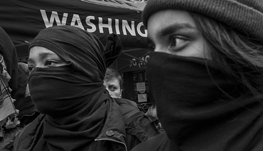 Le proteste delle donne, fotografate da Larry Flink