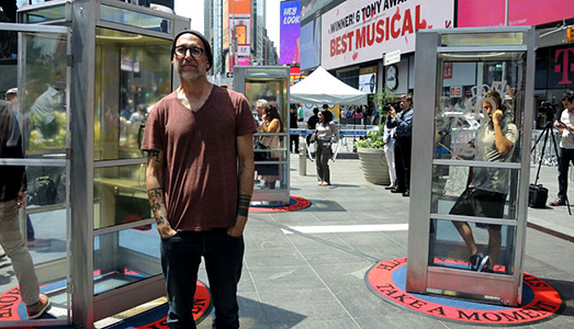 Le cabine telefoniche contro Trump | Le cabine telefoniche contro Trump |