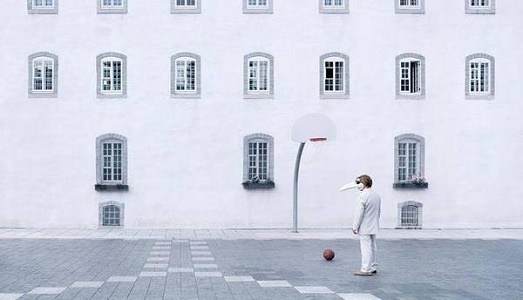 Ljubodrag Andric, geometrie fotografiche in scena: dalla Galleria Sozzani di Milano alla Querini Stampalia, ecco il tour dell’artista slavo