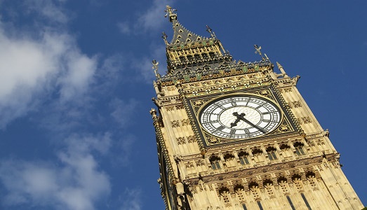 Fermate l’orologio, prima che cada a pezzi. Il Big Ben di Londra pronto a spegnersi per tre anni di restauri