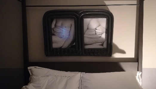 Qui Los Angeles/7. Le fiere. Felix al Roosevelt Hotel, tra camere-booths e la piscina di Hockney