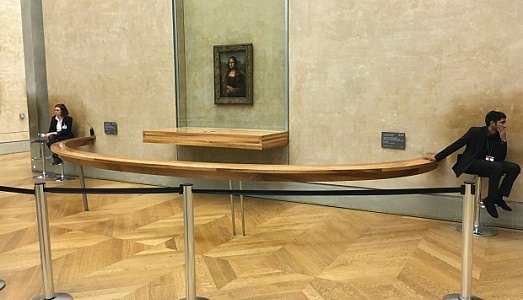 All’indomani degli attacchi terroristici la paura continua a danneggiare i musei di Parigi. Polizia e militari tranquillizzano i turisti, ma la cultura ne risente