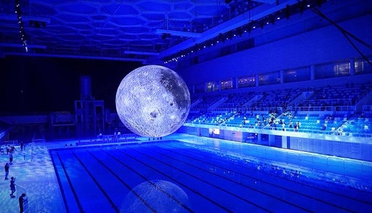 La luna di Luke Jerram arriva a Milano