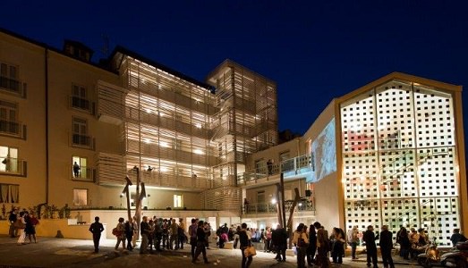Tre artisti per la primavera a Torino, in un posto speciale: il social housing “Luoghi Comuni” di San Salvario