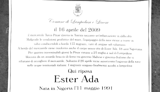 I manifesti funebri dei migranti comparsi a Napoli ci interrogano sul ruolo dell’arte