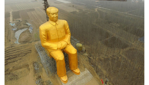 Il Grande Mao.  | Colossale e indifferente