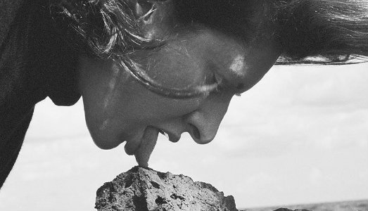 Tutto su Marina Abramovic. A Bonn, una retrospettiva su 50 anni di ricerca artistica