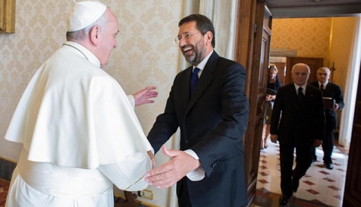 “Negli Stati Uniti? Vado a cercare fondi per il nostro patrimonio archeologico”. Ecco la versione del Sindaco di Roma Ignazio Marino, in una nuova pioggia di polemiche “Negli Stati Uniti? Vado a cercare fondi per il nostro patrimonio archeologico”. Ecco la versione del Sindaco di Roma Ignazio Marino, in una nuova pioggia di polemiche