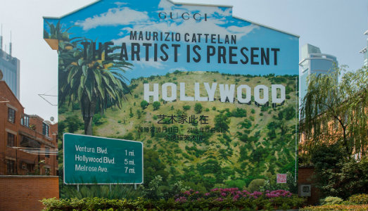 L’artista è a Shangai. Svelato l’ultimo art wall per la mostra di Maurizio Cattelan