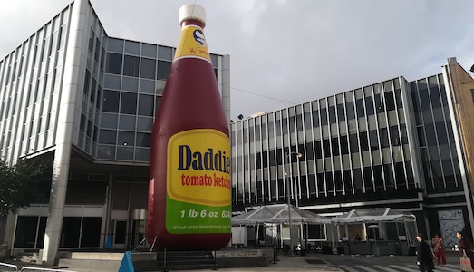 Qui Los Angeles/6. Frieze Projects tra i set dei Paramount Studios, ovvero, è meglio la location