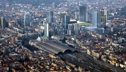 Milano, col cuore in mano. Di pubblici e privati. In città nasce il primo Fondo per lo sviluppo urbano d’Italia