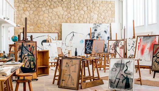 Il futuro d’oro di Mirò. Riscoperta per l’artista spagnolo, partendo dalla rimessa in scena del suo studio di Mallorca, a Londra