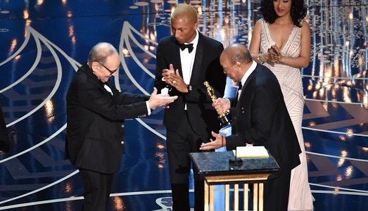 E alla fine è Oscar. Il Maestro Ennio Morricone premiato a Hollywood per la colonna sonora di “Hateful Eight”