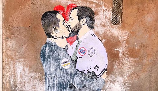 Il bacio tra Salvini e Di Maio