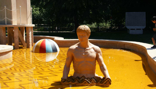 Muse parlanti. Al Museo del ‘900 di Milano, Gabriele Tinti dà voce alle opere di De Chirico Muse parlanti. Al Museo del ‘900 di Milano, Gabriele Tinti dà voce alle opere di De Chirico