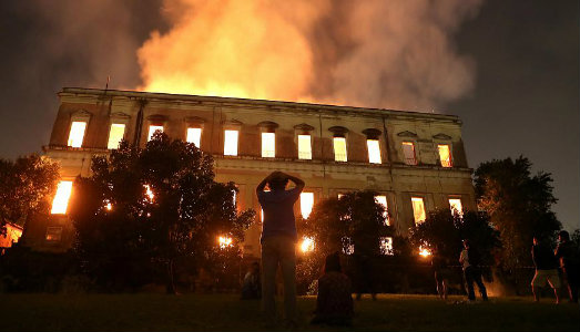 Tutti vogliono aiutare a ricostruire il Museo Nazionale di Rio. Tranne Jair Bolsonaro