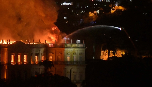 2000 pezzi salvati dal Museo di Rio 2000 pezzi salvati dal Museo di Rio