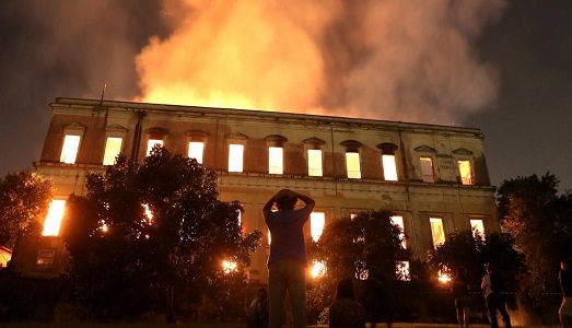 In Brasile un incendio ha devastato il Museo Nazionale di Rio de Janeiro