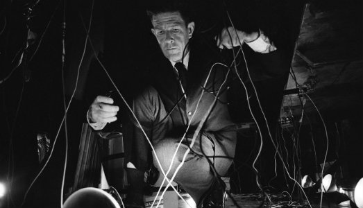 Musica per menti libere. Al via il Festival Ossessioni, tra omaggi a John Cage e luci danzanti