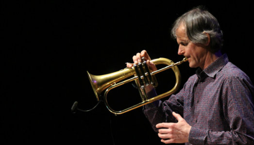 Musica porosa. Markus Stockhausen torna a Napoli per i 25 anni dell’ensemble Dissonanzen