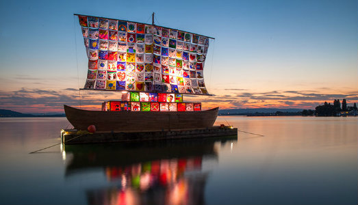 Un viaggio coloratissimo intorno al mondo. La Nave di Emilia e Ilya Kabakov approda in Toscana