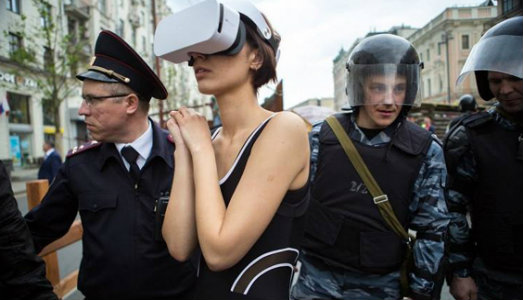 L’artista e Pussy Riot Ekaterina Nenasheva arrestata per pericolo di realtà parallela