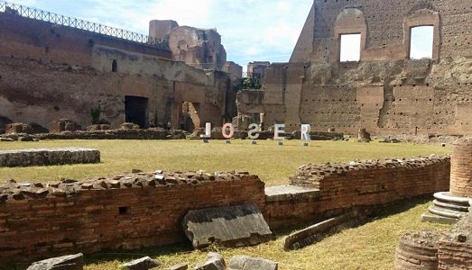 L’incontro tra antico e contemporaneo è sempre più frequentato. Inaugura stasera “Par tibi, Roma, nihil”, mostra che ambienta 36 opere al Palatino per verificare l’attualità del passato L’incontro tra antico e contemporaneo è sempre più frequentato. Inaugura stasera “Par tibi, Roma, nihil”, mostra che ambienta 36 opere al Palatino per verificare l’attualità del passato