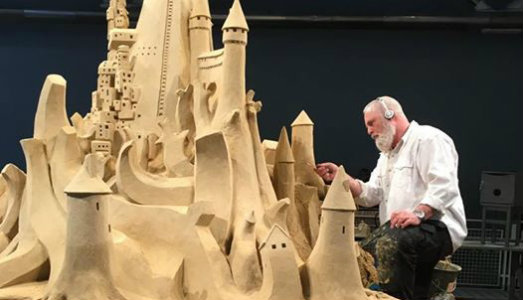 Non è solo un gioco per bambini. Jean-Yves Jouannais ci parla dei castelli di sabbia, a Grand Tour di Palazzo Grassi