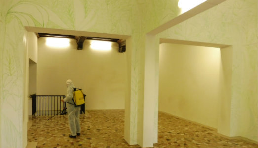 Novità a Piacenza: Lino Baldini riapre la sua galleria. Dopo averla disinfestata