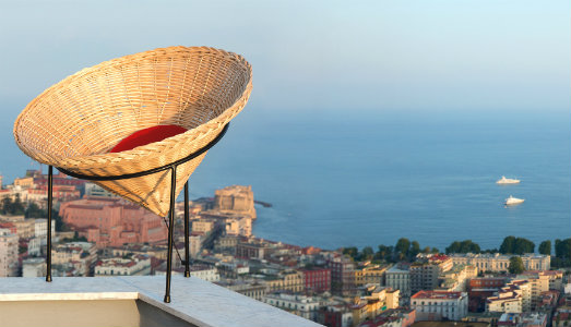Seduti su un girasole. Un nuovo spazio di design per Napoli