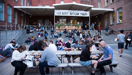 Il contemporaneo passa dai libri Il contemporaneo passa dai libri