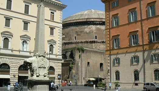 Vandali in azione a Roma: All’elefante del Bernini in piazza della Minerva asportata una zanna