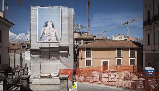 Un ponte tra L’Aquila e New York, per raccontare l’identità urbana partendo dal “cantiere”: ecco le presentazioni di “Off Site Art/Art Bridge”