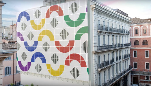L’omaggio a Roma di Daniel Buren. Un mosaico contemporaneo e luminoso nel centro della città