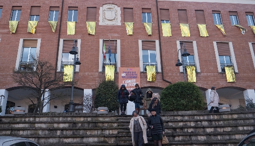 Onde dorate per l’accoglienza. A Pianoro, l’intervento di Mili Romano è un invito all’umanità Onde dorate per l’accoglienza. A Pianoro, l’intervento di Mili Romano è un invito all’umanità