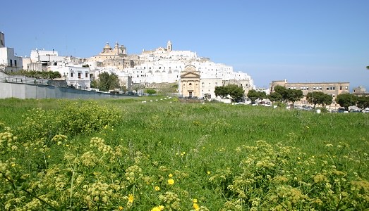 Lasciate una traccia del vostro paesaggio. Nove artisti per “Apulia Land Art Festival”, da oggi in residenza ad Ostuni Lasciate una traccia del vostro paesaggio. Nove artisti per “Apulia Land Art Festival”, da oggi in residenza ad Ostuni