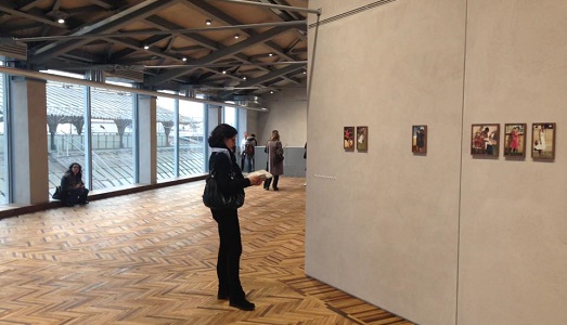 Osservatorio Prada: sui tetti di Milano per entrare nella fotografia contemporanea. In uno spazio dalla celebrità assicurata Osservatorio Prada: sui tetti di Milano per entrare nella fotografia contemporanea. In uno spazio dalla celebrità assicurata