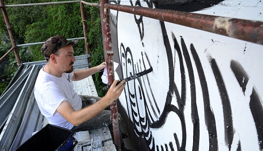 Graffiti, nella Valle dei Segni. Torna la seconda edizione di “Wall in Art” in Val Camonica, a cura di OZMO. Ripercorrendo la storia