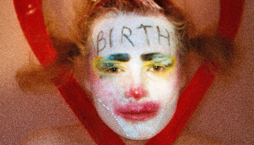 La scintilla creatrice di Kris Lemsalu accenderà il Padiglione Estonia alla Biennale di Venezia La scintilla creatrice di Kris Lemsalu accenderà il Padiglione Estonia alla Biennale di Venezia