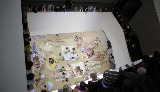 Il Padiglione della Lituania alla Biennale di Venezia ci porta direttamente in spiaggia Il Padiglione della Lituania alla Biennale di Venezia ci porta direttamente in spiaggia